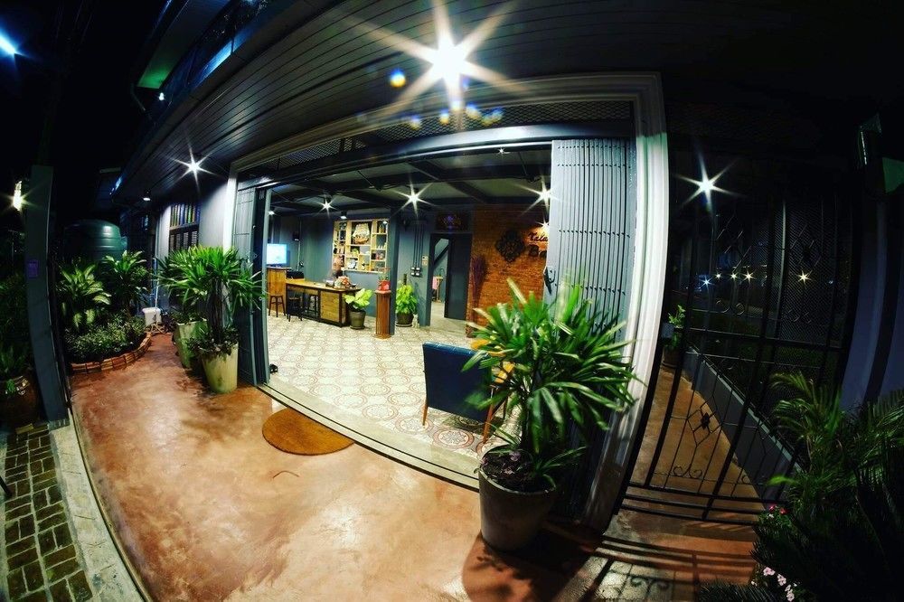 Talardkao Balcony Krabi Hostel Exterior foto